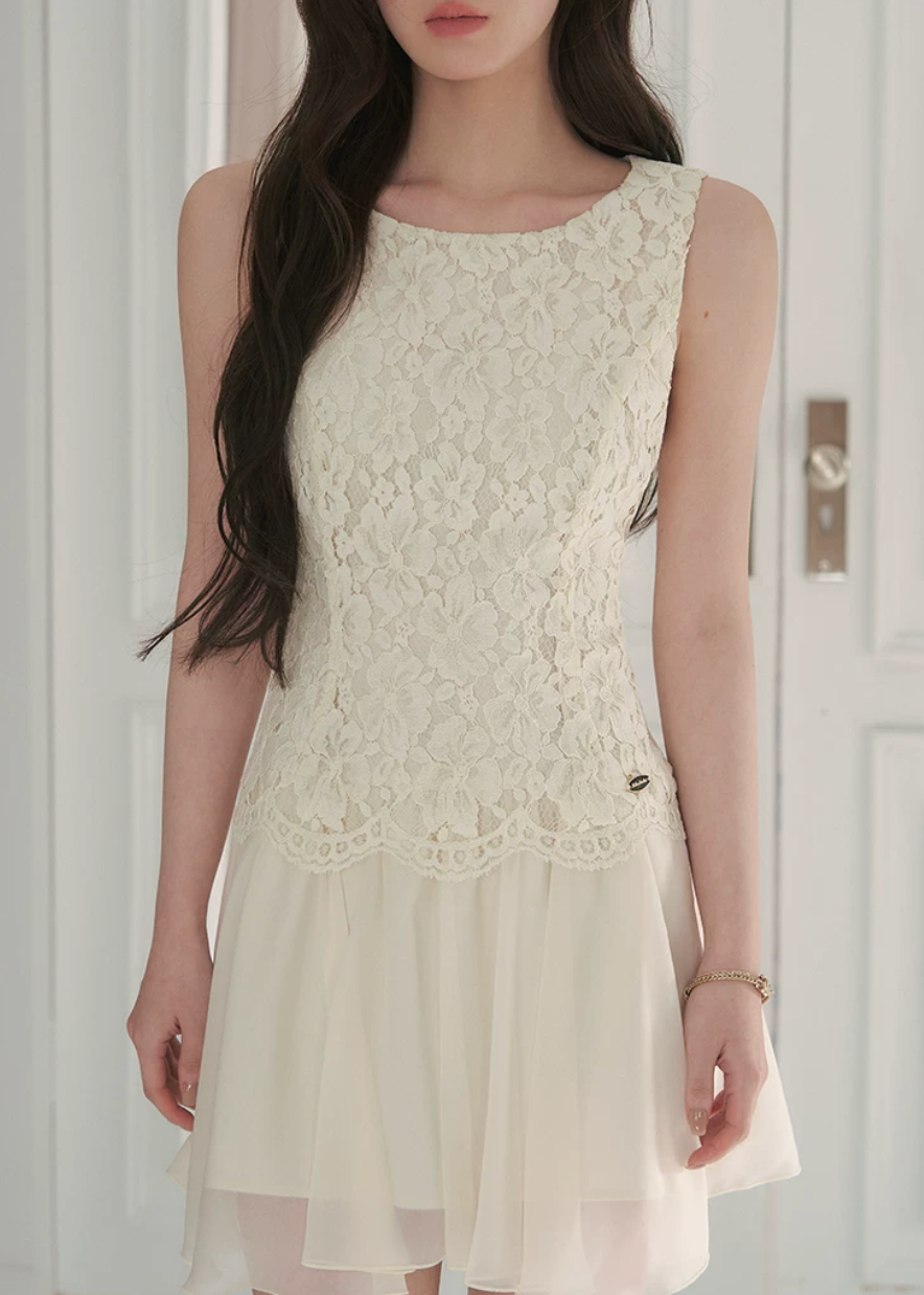 lace chiffon patchwork dress, sleeveless mini dress, A-line mini dress, feminine vacation dress, cream mini dress, romantic lace dress, Korean feminine dress, chiffon mini dress, soft girl dress, resort mini dress, summer date dress, elegant sleeveless dress, lace bodice dress, lightweight summer dress, vacation outfit for women