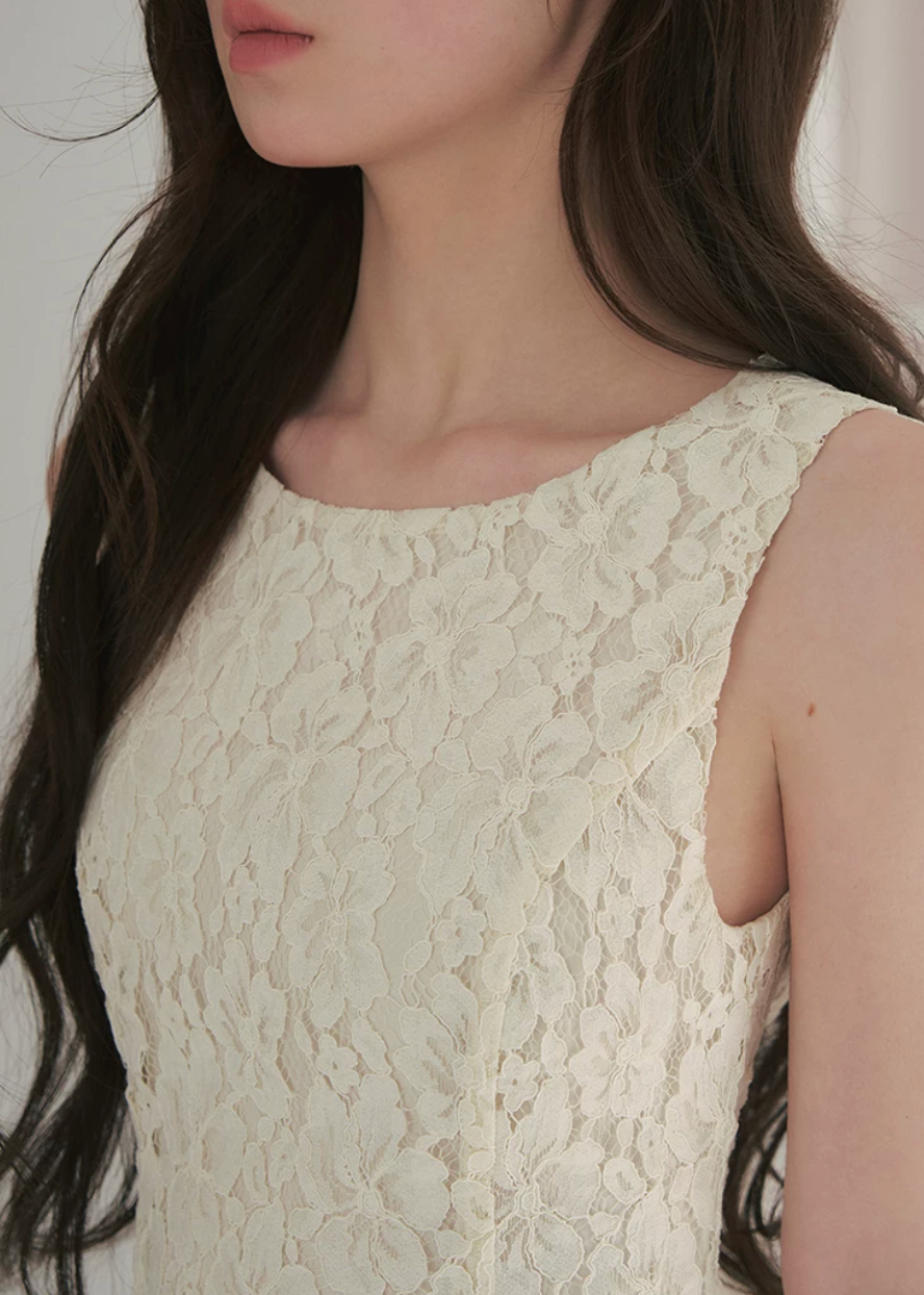 lace chiffon patchwork dress, sleeveless mini dress, A-line mini dress, feminine vacation dress, cream mini dress, romantic lace dress, Korean feminine dress, chiffon mini dress, soft girl dress, resort mini dress, summer date dress, elegant sleeveless dress, lace bodice dress, lightweight summer dress, vacation outfit for women