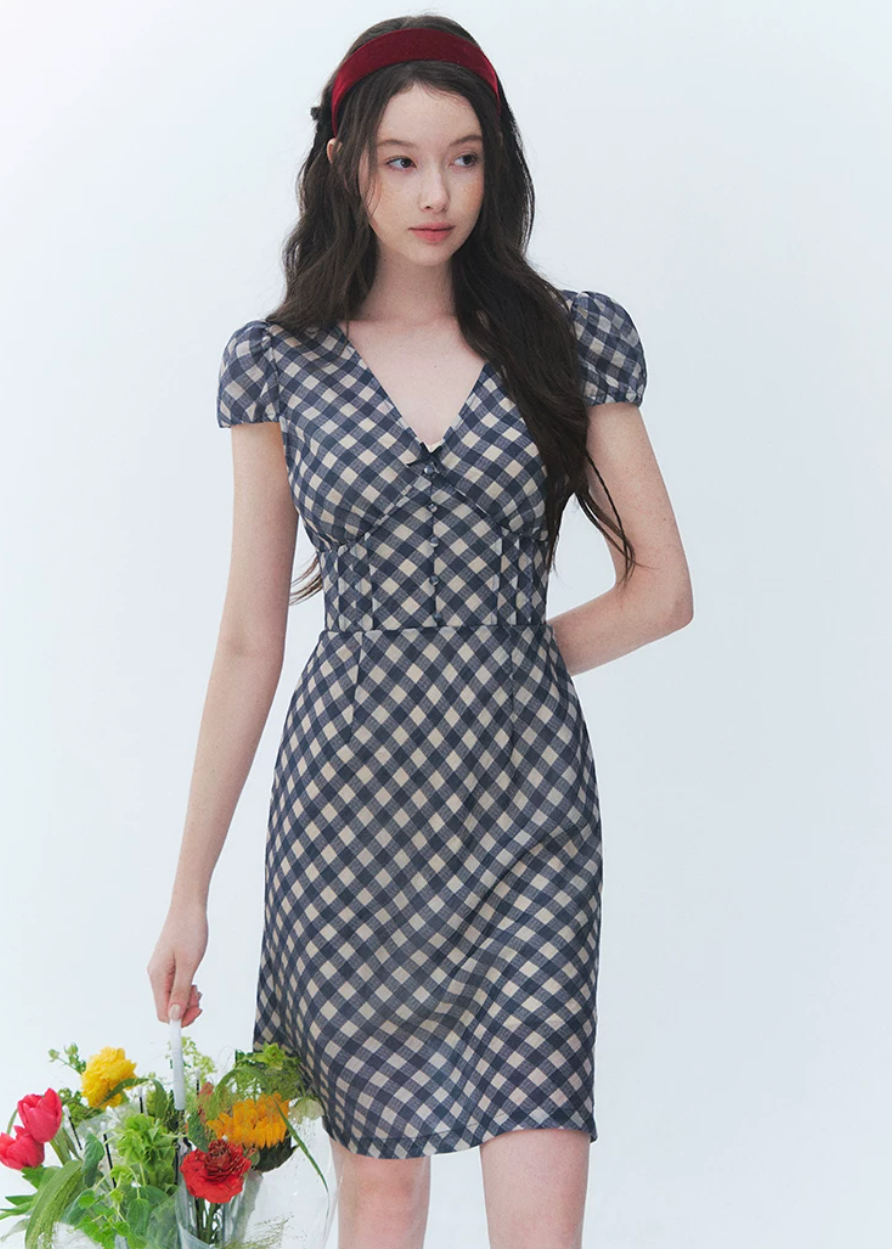plaid puff sleeve dress, French vintage dress, V neck plaid dress, waist cinching dress, feminine Korean dress, cottagecore plaid dress, romantic summer dress, vintage inspired dress, puff sleeve midi dress, elegant everyday dress, countryside style dress, soft feminine plaid dress, date outfit dress, breathable summer dress, classic plaid dress women