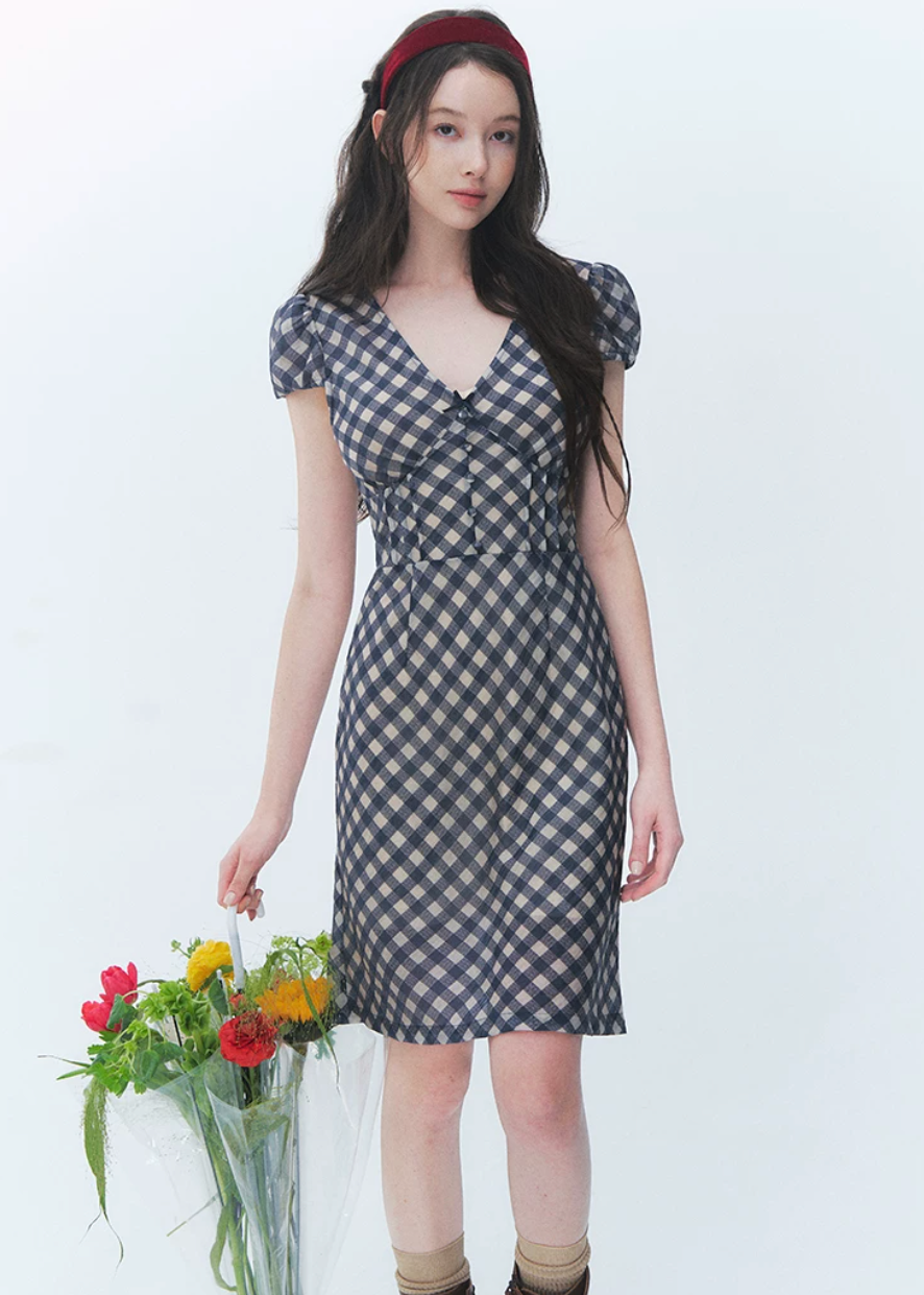 plaid puff sleeve dress, French vintage dress, V neck plaid dress, waist cinching dress, feminine Korean dress, cottagecore plaid dress, romantic summer dress, vintage inspired dress, puff sleeve midi dress, elegant everyday dress, countryside style dress, soft feminine plaid dress, date outfit dress, breathable summer dress, classic plaid dress women