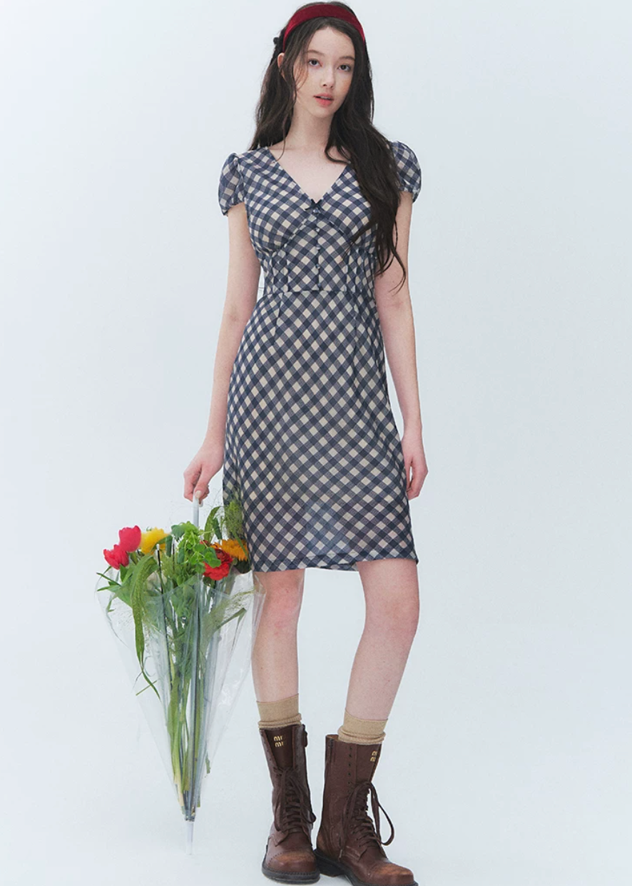 plaid puff sleeve dress, French vintage dress, V neck plaid dress, waist cinching dress, feminine Korean dress, cottagecore plaid dress, romantic summer dress, vintage inspired dress, puff sleeve midi dress, elegant everyday dress, countryside style dress, soft feminine plaid dress, date outfit dress, breathable summer dress, classic plaid dress women