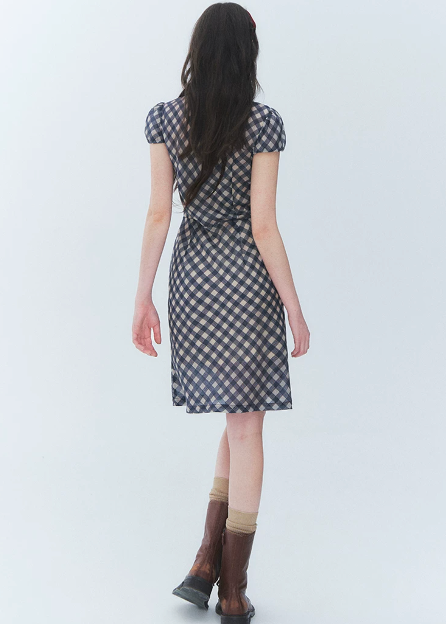 plaid puff sleeve dress, French vintage dress, V neck plaid dress, waist cinching dress, feminine Korean dress, cottagecore plaid dress, romantic summer dress, vintage inspired dress, puff sleeve midi dress, elegant everyday dress, countryside style dress, soft feminine plaid dress, date outfit dress, breathable summer dress, classic plaid dress women