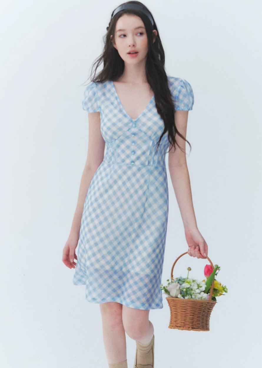 plaid puff sleeve dress, French vintage dress, V neck plaid dress, waist cinching dress, feminine Korean dress, cottagecore plaid dress, romantic summer dress, vintage inspired dress, puff sleeve midi dress, elegant everyday dress, countryside style dress, soft feminine plaid dress, date outfit dress, breathable summer dress, classic plaid dress women