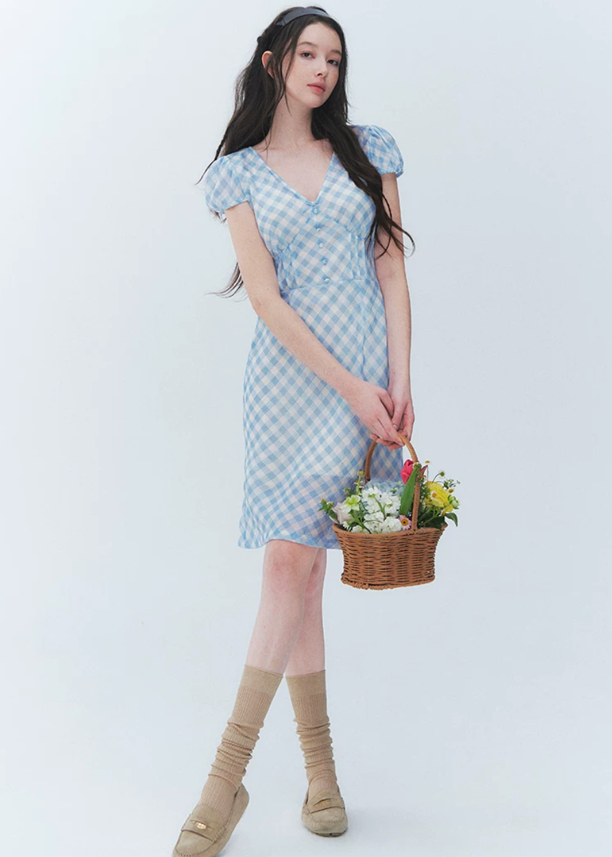 plaid puff sleeve dress, French vintage dress, V neck plaid dress, waist cinching dress, feminine Korean dress, cottagecore plaid dress, romantic summer dress, vintage inspired dress, puff sleeve midi dress, elegant everyday dress, countryside style dress, soft feminine plaid dress, date outfit dress, breathable summer dress, classic plaid dress women