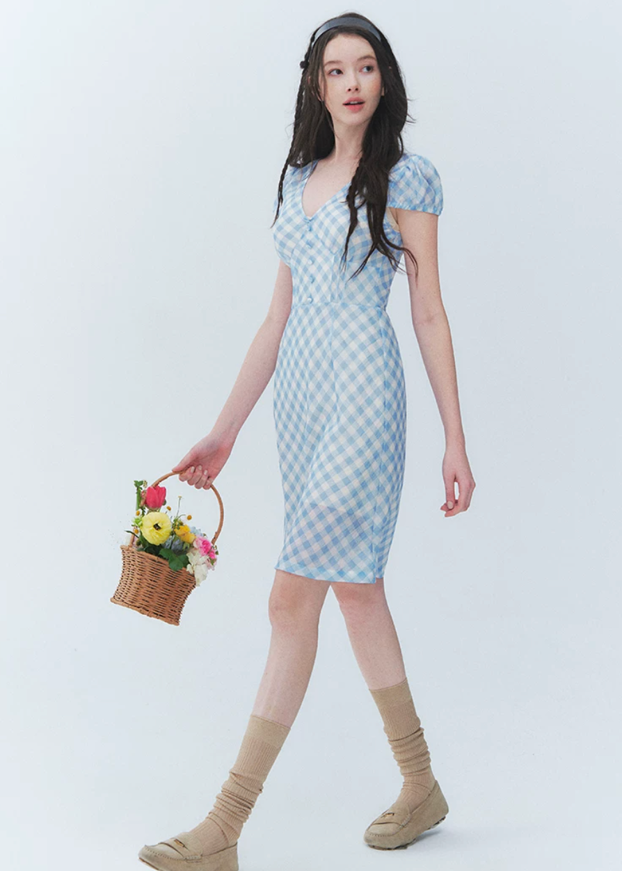 plaid puff sleeve dress, French vintage dress, V neck plaid dress, waist cinching dress, feminine Korean dress, cottagecore plaid dress, romantic summer dress, vintage inspired dress, puff sleeve midi dress, elegant everyday dress, countryside style dress, soft feminine plaid dress, date outfit dress, breathable summer dress, classic plaid dress women