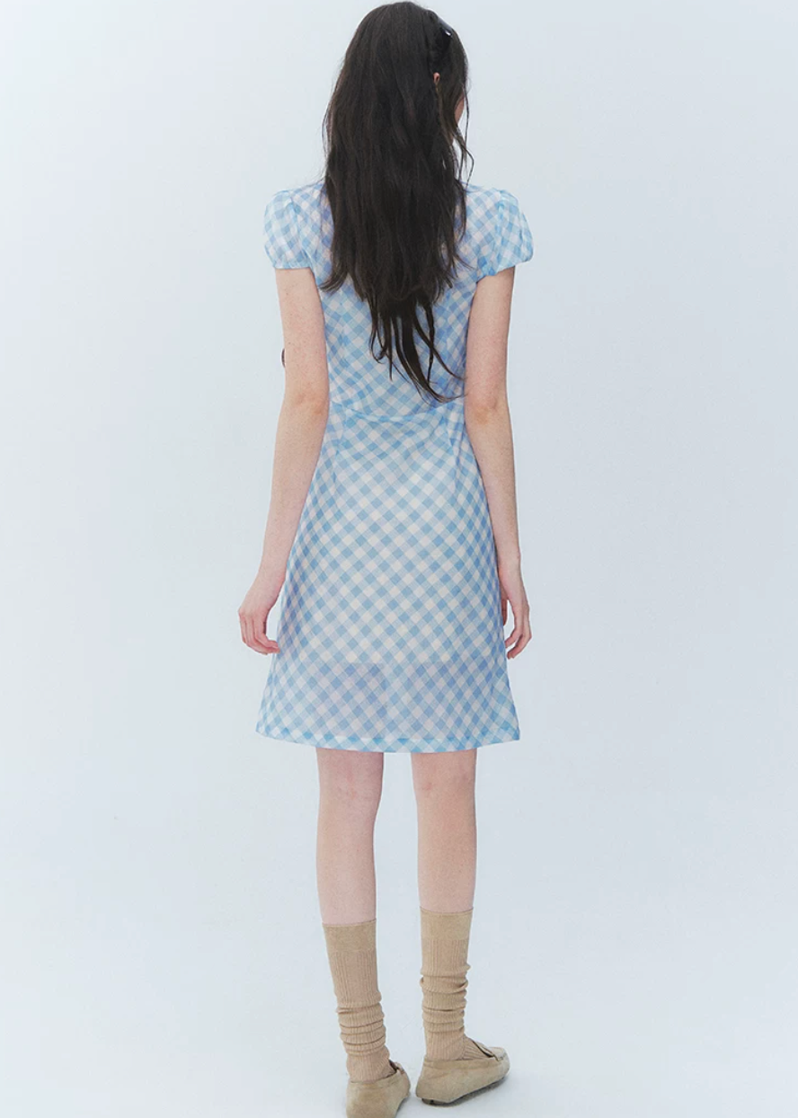 plaid puff sleeve dress, French vintage dress, V neck plaid dress, waist cinching dress, feminine Korean dress, cottagecore plaid dress, romantic summer dress, vintage inspired dress, puff sleeve midi dress, elegant everyday dress, countryside style dress, soft feminine plaid dress, date outfit dress, breathable summer dress, classic plaid dress women