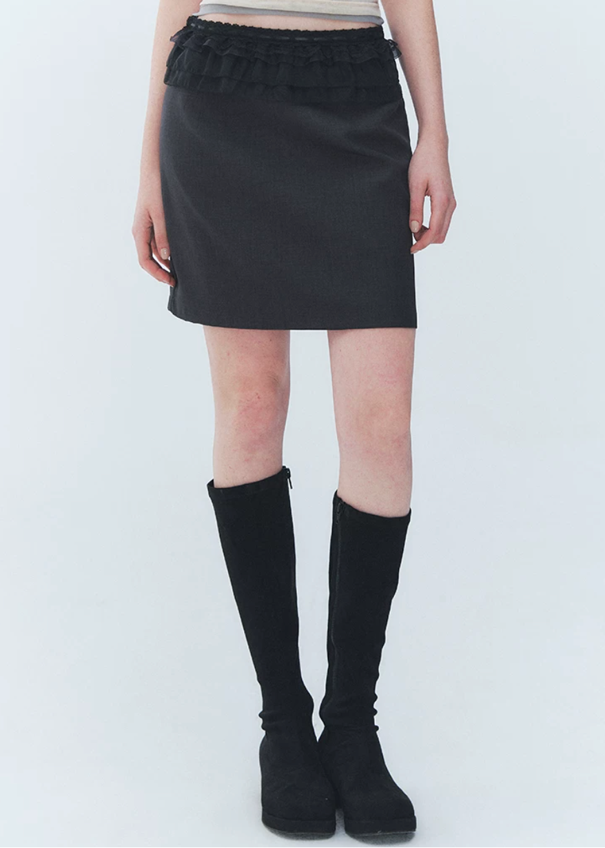 lace trim mini skirt, straight mini skirt, black mini skirt, Korean feminine skirt, slimming short skirt, lace waist skirt, casual black skirt, versatile mini skirt, polyester mini skirt, date outfit skirt, feminine Korean fashion, structured mini skirt, romantic lace skirt, everyday black skirt, city casual skirt
