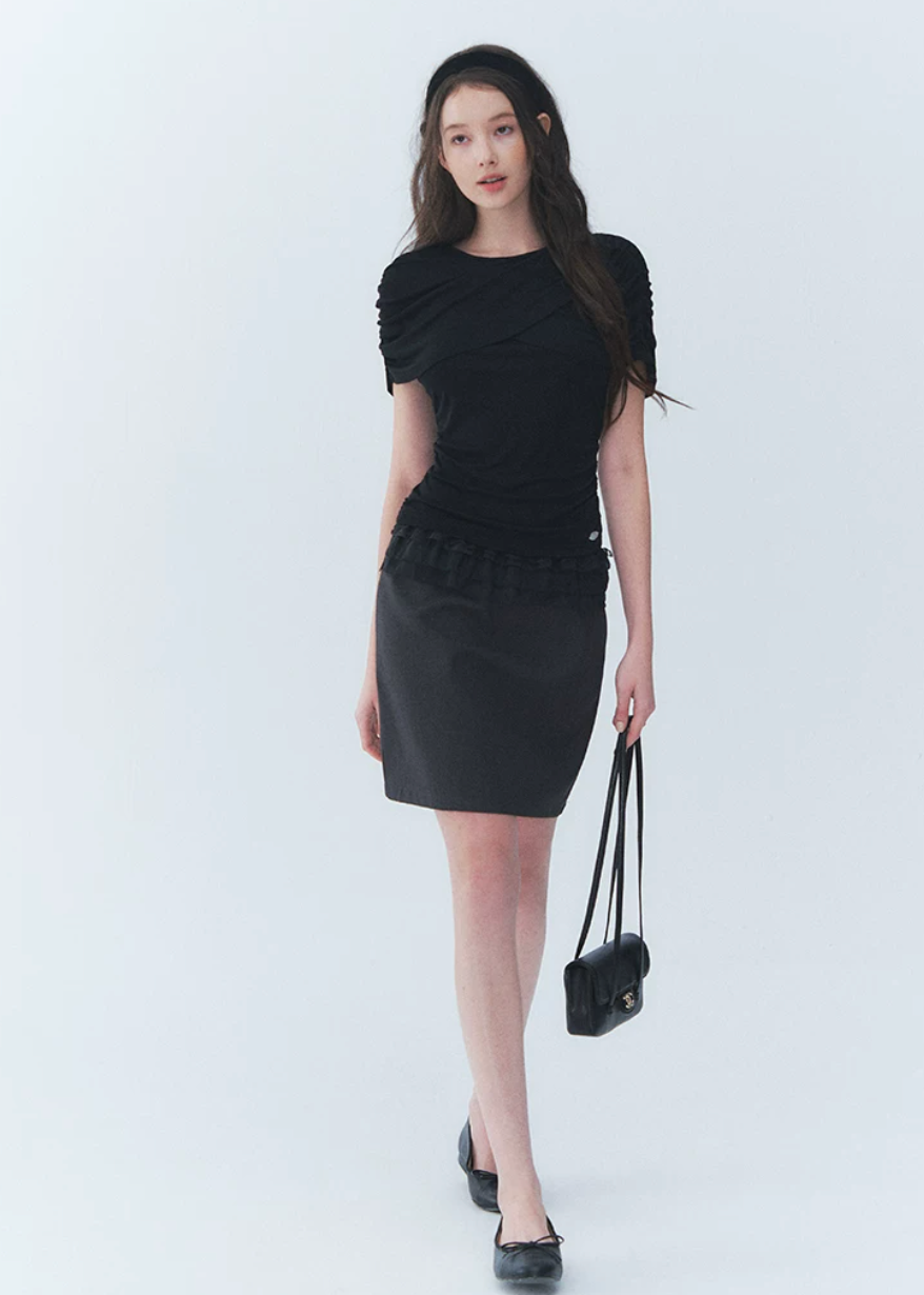 lace trim mini skirt, straight mini skirt, black mini skirt, Korean feminine skirt, slimming short skirt, lace waist skirt, casual black skirt, versatile mini skirt, polyester mini skirt, date outfit skirt, feminine Korean fashion, structured mini skirt, romantic lace skirt, everyday black skirt, city casual skirt