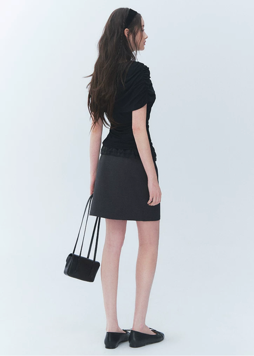 lace trim mini skirt, straight mini skirt, black mini skirt, Korean feminine skirt, slimming short skirt, lace waist skirt, casual black skirt, versatile mini skirt, polyester mini skirt, date outfit skirt, feminine Korean fashion, structured mini skirt, romantic lace skirt, everyday black skirt, city casual skirt