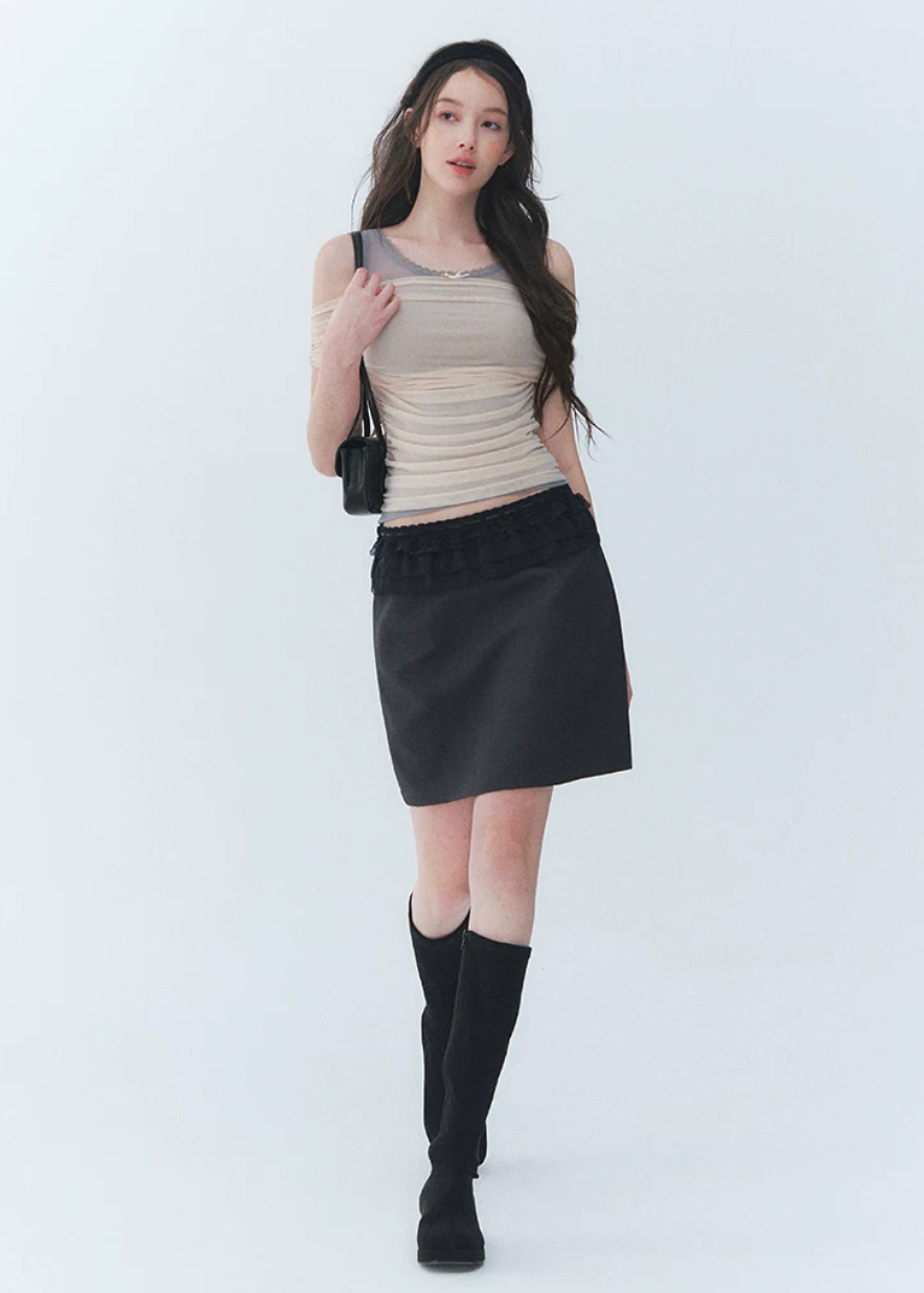 lace trim mini skirt, straight mini skirt, black mini skirt, Korean feminine skirt, slimming short skirt, lace waist skirt, casual black skirt, versatile mini skirt, polyester mini skirt, date outfit skirt, feminine Korean fashion, structured mini skirt, romantic lace skirt, everyday black skirt, city casual skirt