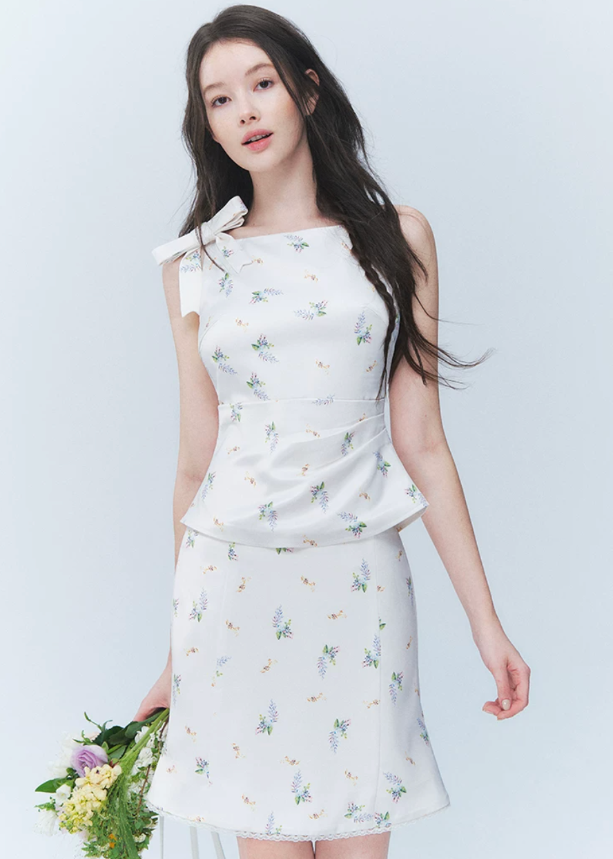 floral camisole set, bow shoulder top, floral skirt set, French floral two piece set, Korean feminine outfit, summer matching set, mermaid mini skirt set, detachable bow top, romantic floral outfit, white floral co-ord, elegant summer set, garden party outfit, sleeveless floral top, feminine skirt set, vacation outfit women