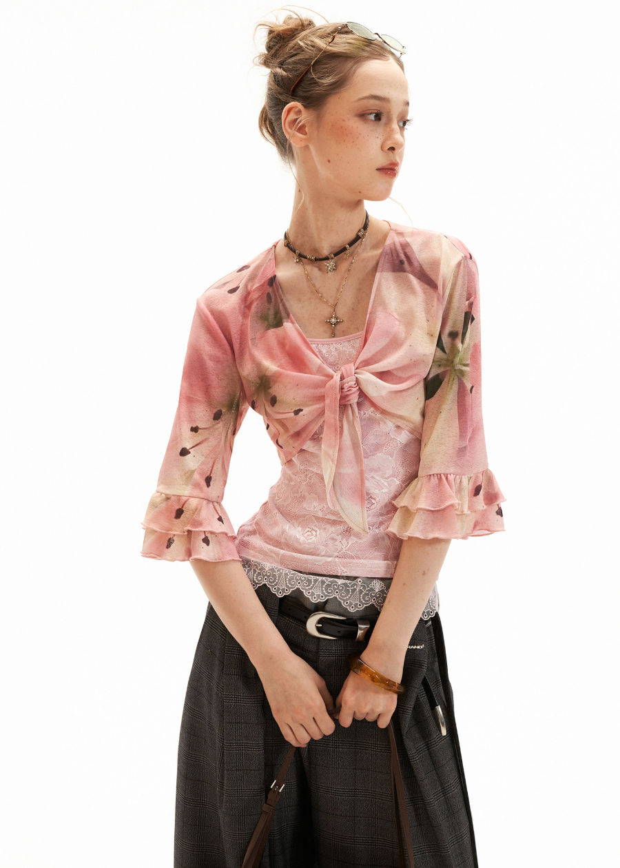 Sweet street-style floral top set with grey trousers