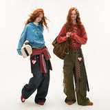 カジュアルなフード付きスウェットシャツ