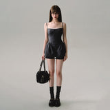 レースのディテールが施されたドレス