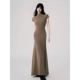 エレガントなミッドネック半袖ドレス