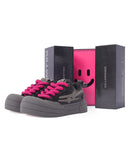 ネオンカラーのレースが付いたモノプラットフォーム