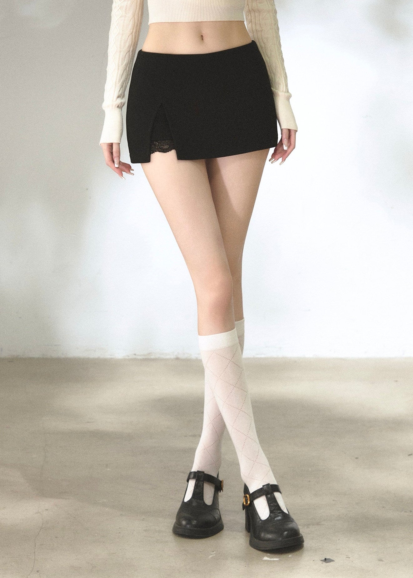 Women's low-rise fitted mini skort with lace panel detail