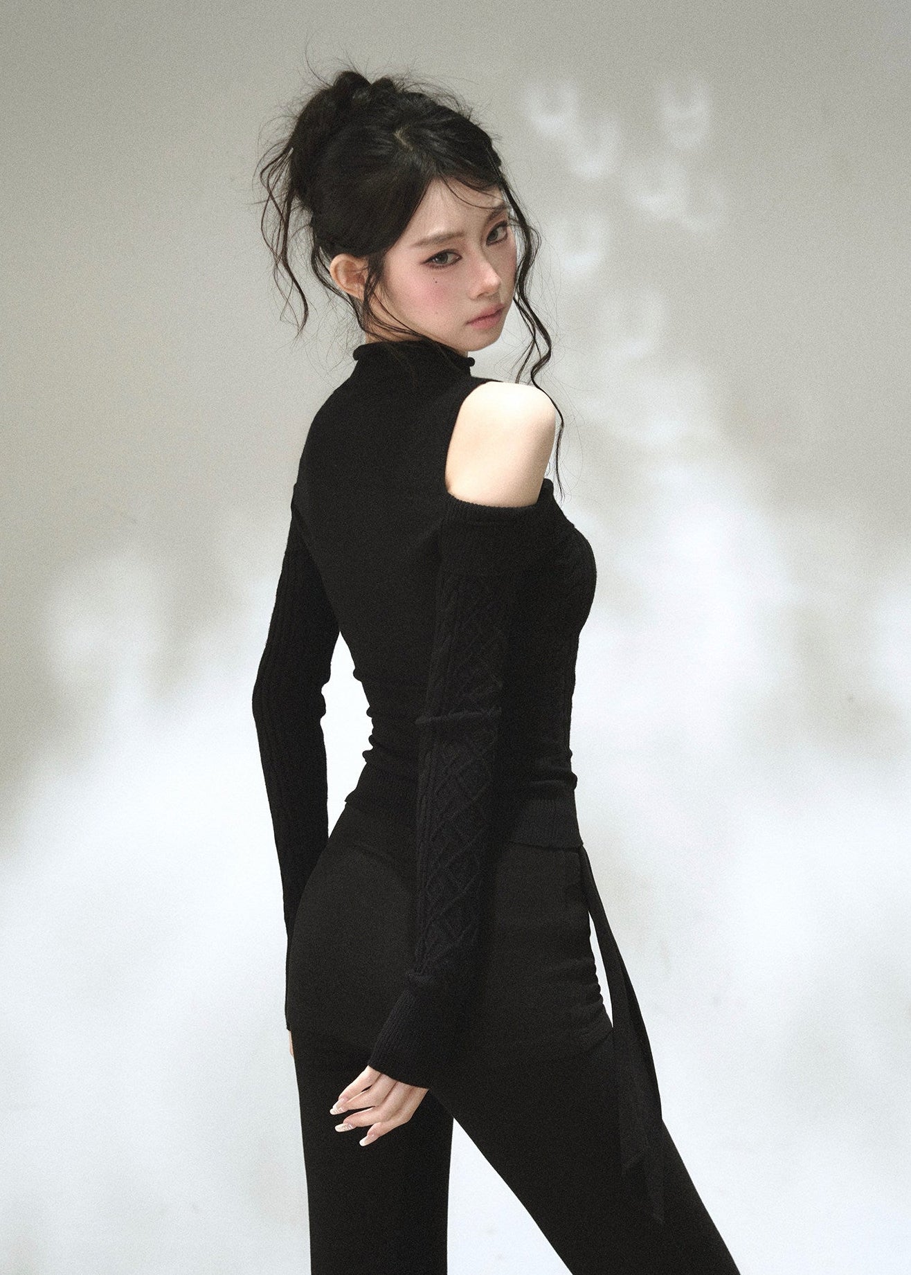 long sleeve cable knit top with diamond pattern detail