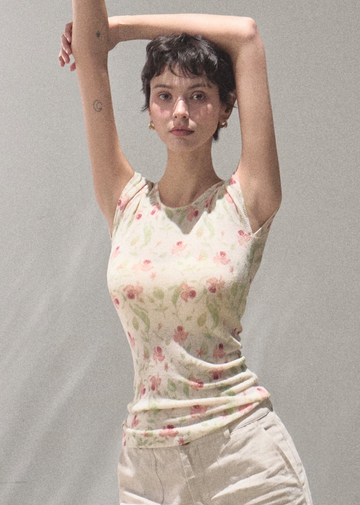 oakmoo top, floral linen top, korean minimal fashion, short sleeve summer top, slim fit floral t-shirt, linen blend top women, soft floral top, quiet luxury casual top, feminine summer top, korean summer outfit, breathable summer blouse, floral printed tee