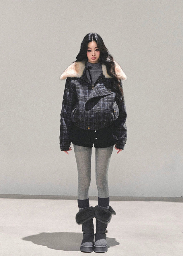 plaid fur collar jacket women, hepburn style winter coat, vintage plaid thick jacket, winter loose plaid top, korean fur collar coat, fw25 plaid outerwear, elegant winter jacket women, thick warm plaid coat, retro style winter jacket
