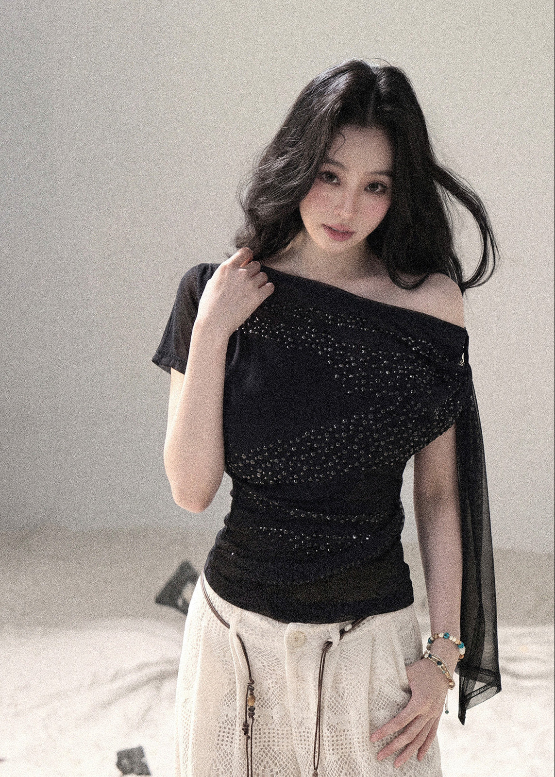 aomalm top, off shoulder top, sleeveless off shoulder top, korean fashion top, feminine summer top, waist slimming top, draped summer blouse, romantic korean outfit, elegant off shoulder blouse, slim fit summer top, soft going out top, refined feminine top