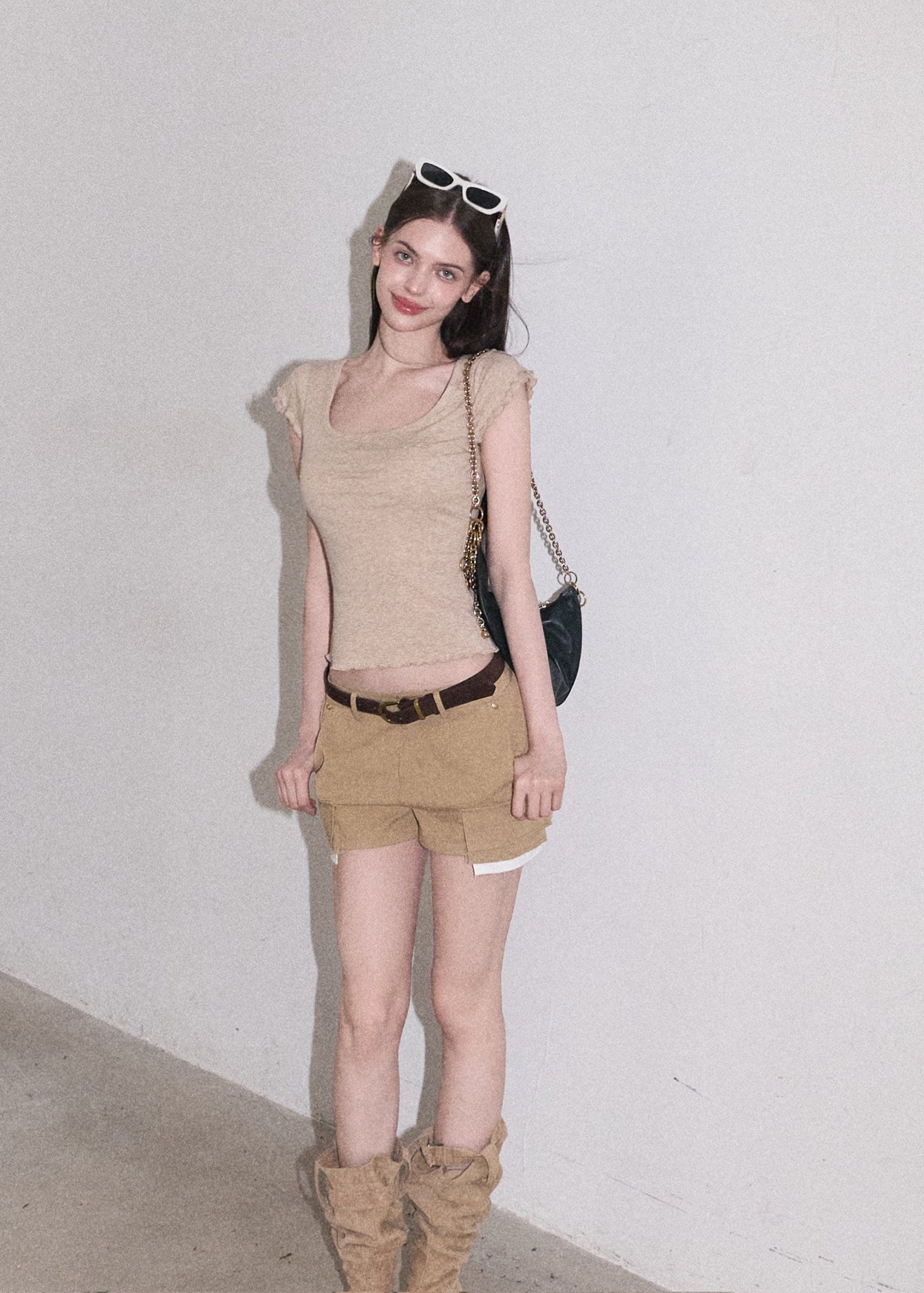 Neutral summer shorts with a relaxed mini fit