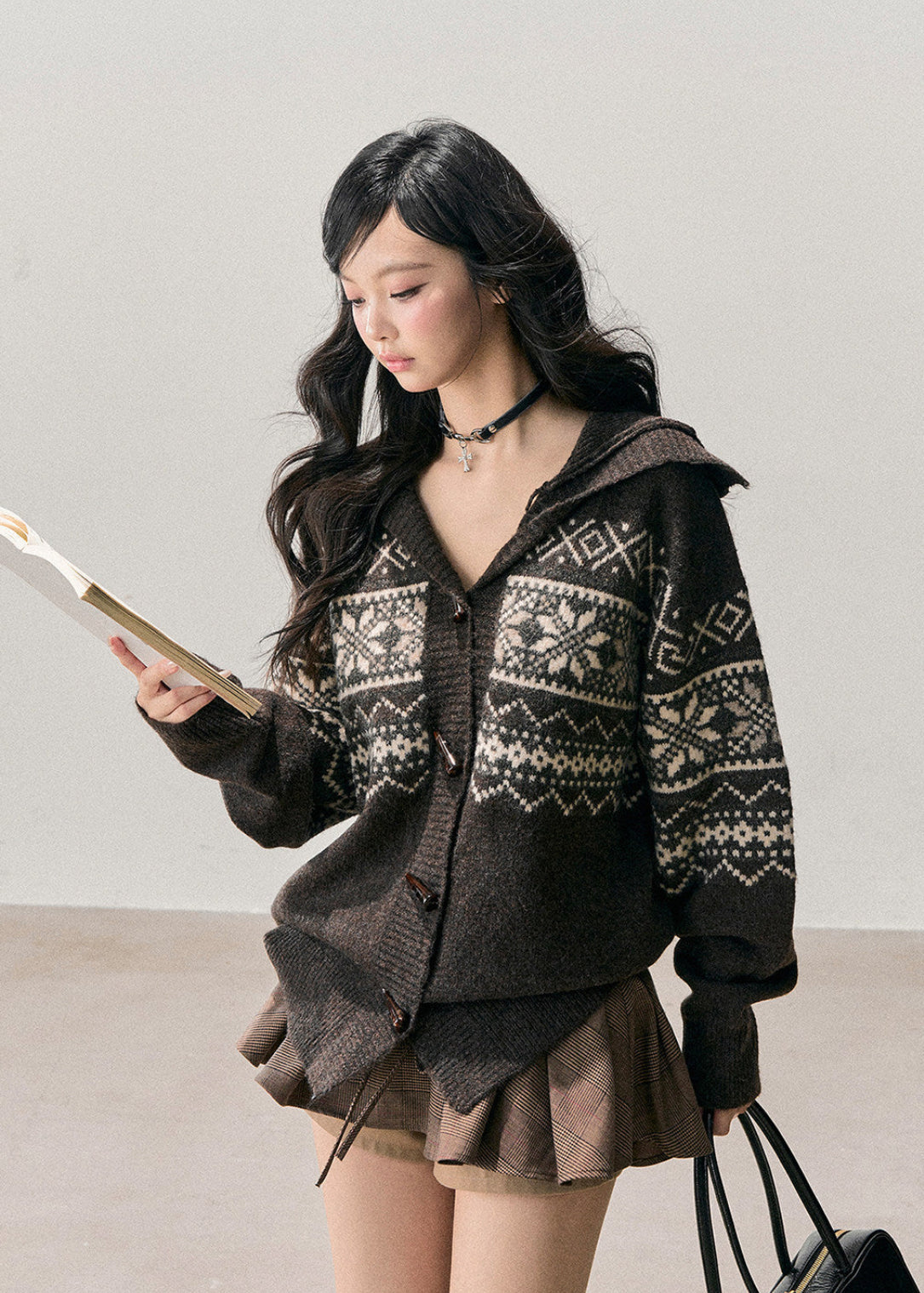 AOMALM cardigan, Fair Isle knit sweater, Korean winter cardigan, horn button sweater, Nordic knit jacket, women wool cardigan, winter knitwear women, soft feminine cardigan, Korean aesthetic sweater, vintage knit cardigan, cozy winter top, Fair Isle pattern sweater, layered winter outfit, women knit jacket, autumn winter cardigan, feminine knit top, Korean style knitwear