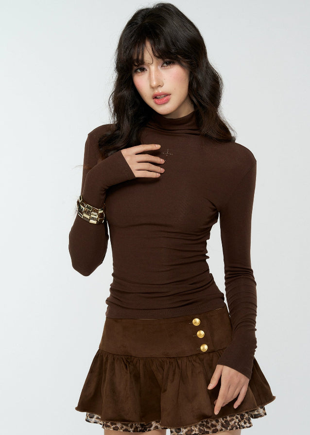 A chic double-layer mini skirt combining soft suede with a subtle peek of leopard print for a playful, stylish edge. The puff silhouette enhances leg lines while keeping the look modern and effortlessly feminine. Perfect for autumn–winter layering and 4muggle’s signature stylish mood.