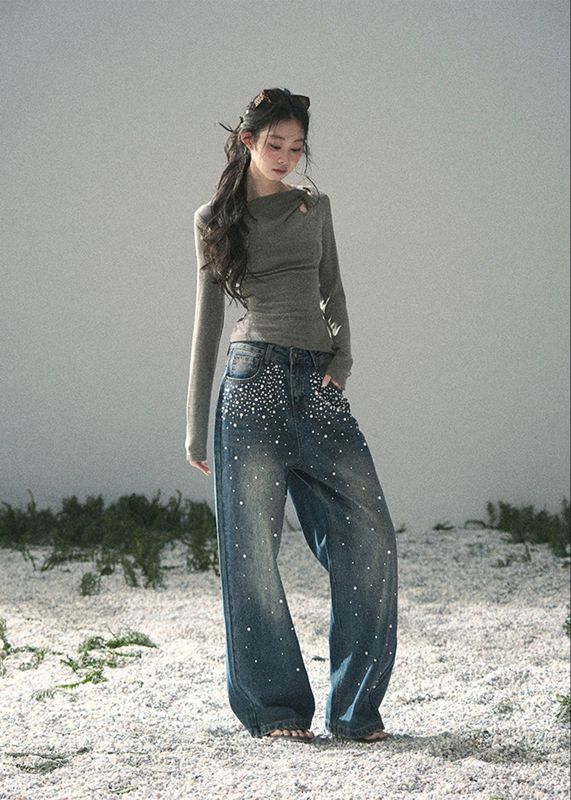 aomalm top, ruched long sleeve top, korean fashion top, slim fit spring top, shoulder cut out top, feminine korean blouse, soft stretch knit top, waist slimming top, elegant casual top, fitted grey top women, romantic spring outfit, modern korean style top