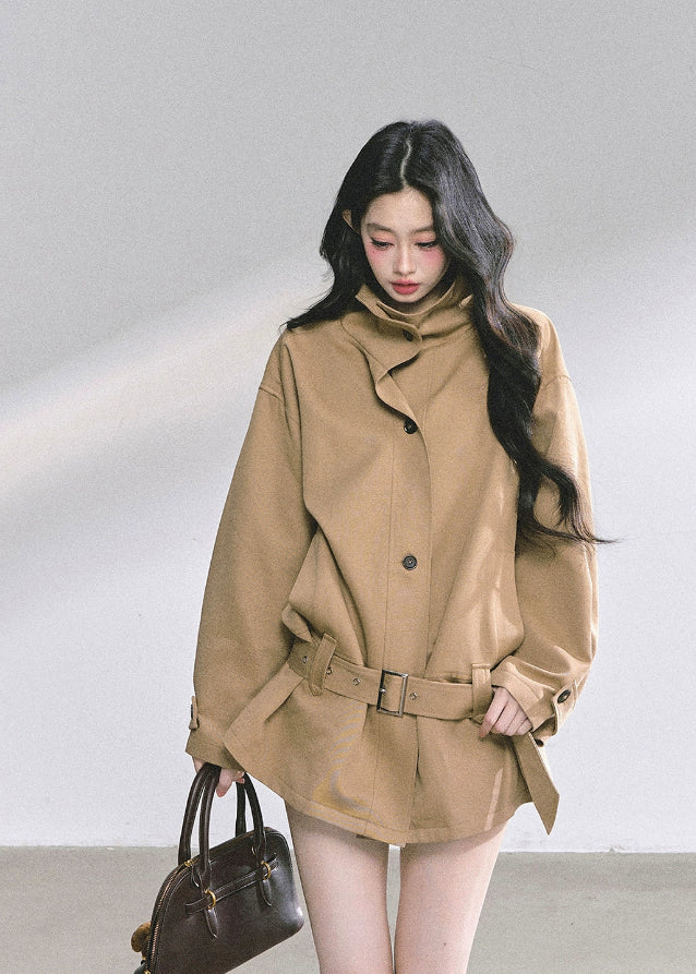 french trench jacket, korean short trench coat, autumn outerwear women, seoul street style jacket, belted loose fit coat, stand collar windbreaker, hepurn fashion jacket, elegant french outerwear, korean fashion 2025, minimalist city coat, oversized chic jacket, trendy korean outfit, casual luxury jacket, nom alm style, korean modern trench