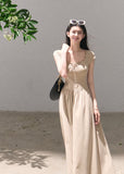 Romantic waist-cinching dress with short sleeves