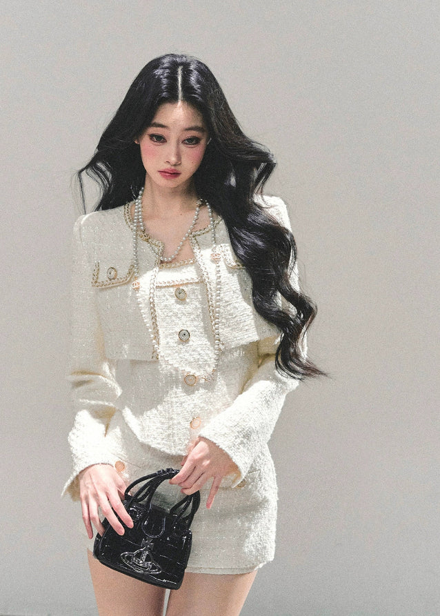white tweed suit women, three piece tweed set, rich daughter outfit, ivory winter suit, korean tweed jacket set, elegant mini skirt set, pearl button tweed, autumn winter women’s suit, luxury tweed ensemble, fw25 fashion look
