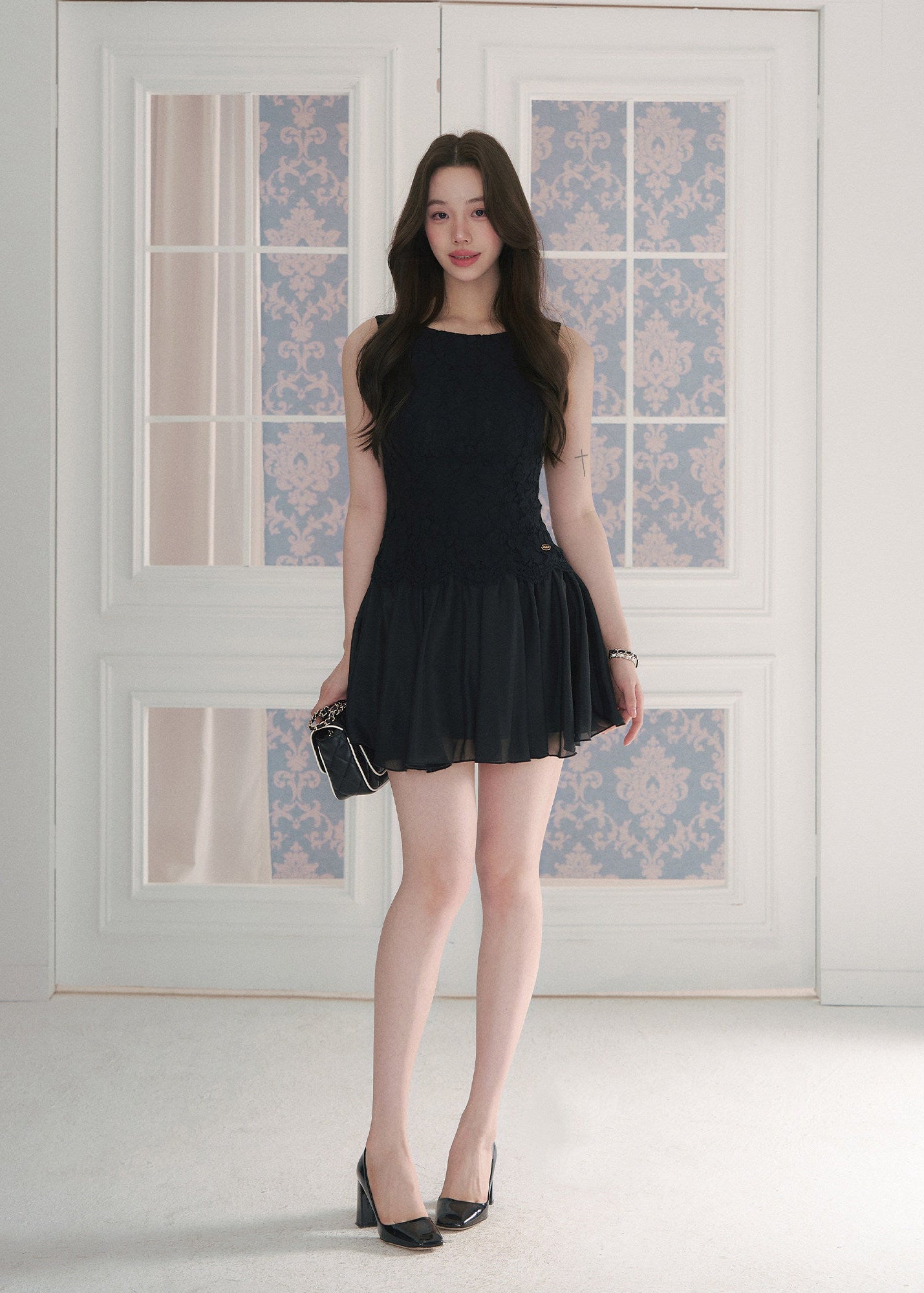 lace chiffon patchwork dress, sleeveless mini dress, A-line mini dress, feminine vacation dress, cream mini dress, romantic lace dress, Korean feminine dress, chiffon mini dress, soft girl dress, resort mini dress, summer date dress, elegant sleeveless dress, lace bodice dress, lightweight summer dress, vacation outfit for women