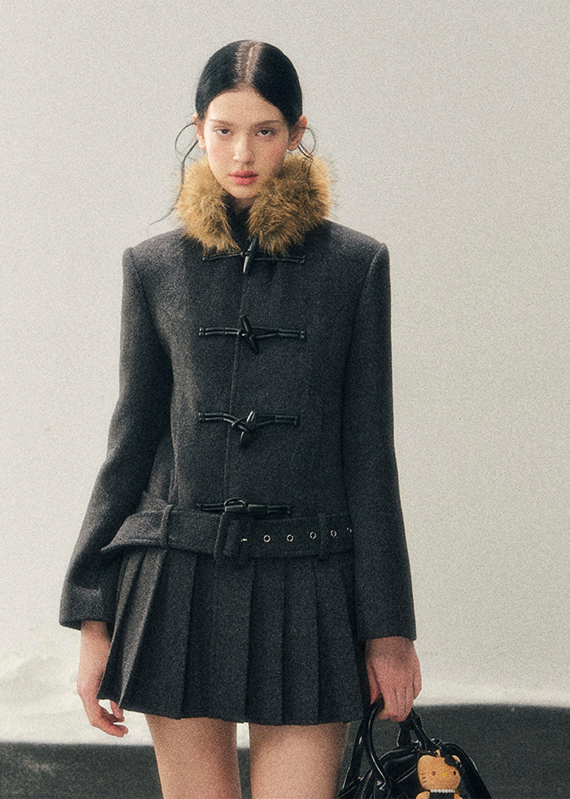 british wool coat women, horn buckle coat, mid length wool jacket, winter wool coat women, korean minimal outerwear, refined women coat, classic toggle coat women, elegant winter jacket, premium wool outerwear, understated women coat, aomalm wool style, timeless winter coat, modern classic women jacket, soft structured wool coat, daily luxury outerwear