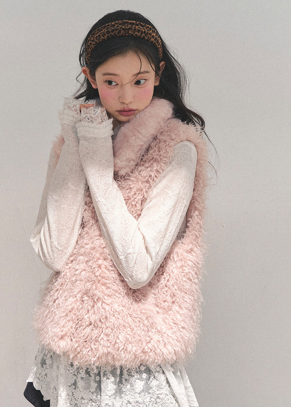 dream faux fur vest, korean sweet winter vest, soft feminine gilet, reversible plush vest, fluffy winter layering top, AOMALM vest, girly winter outfit, soft pastel fur vest, cozy faux fur jacket women, korean fashion winter 2025, cute fluffy vest, warm layering piece, sweet girly aesthetic clothing, winter plush outerwear, faux fur sleeveless jacket, kawaii winter fashion, fluffy reversible vest women, soft texture vest outfit