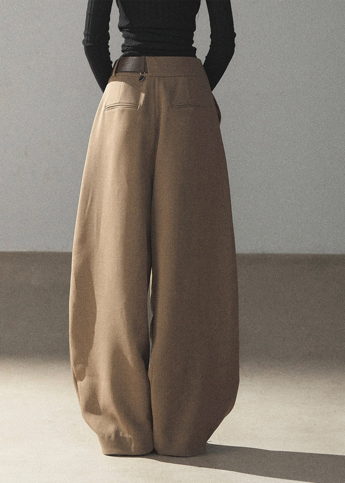 Loose BF-style wide-leg pants in warm beige