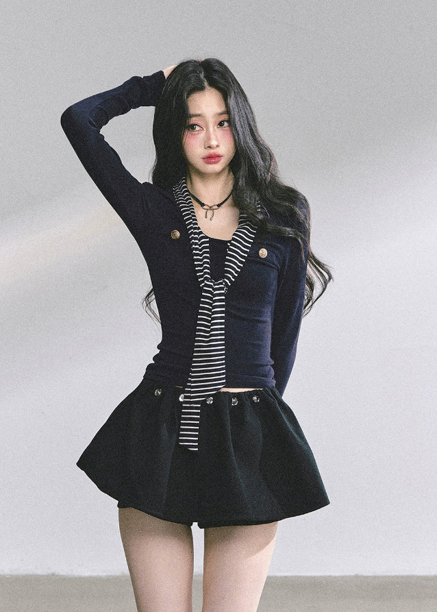 korean striped long sleeve top, contrast stripe knit blouse, korean preppy girl shirt, slim waist top women, korean autumn fashion 2025, korean casual long sleeve, two tone stripe blouse, seoul fashion streetwear top, korean hot girl outfit, trendy kfashion top, contrast stripe knitwear women, minimalist korean preppy top, cute casual stripe shirt, kstyle long sleeve top, korean girl clothing fashion