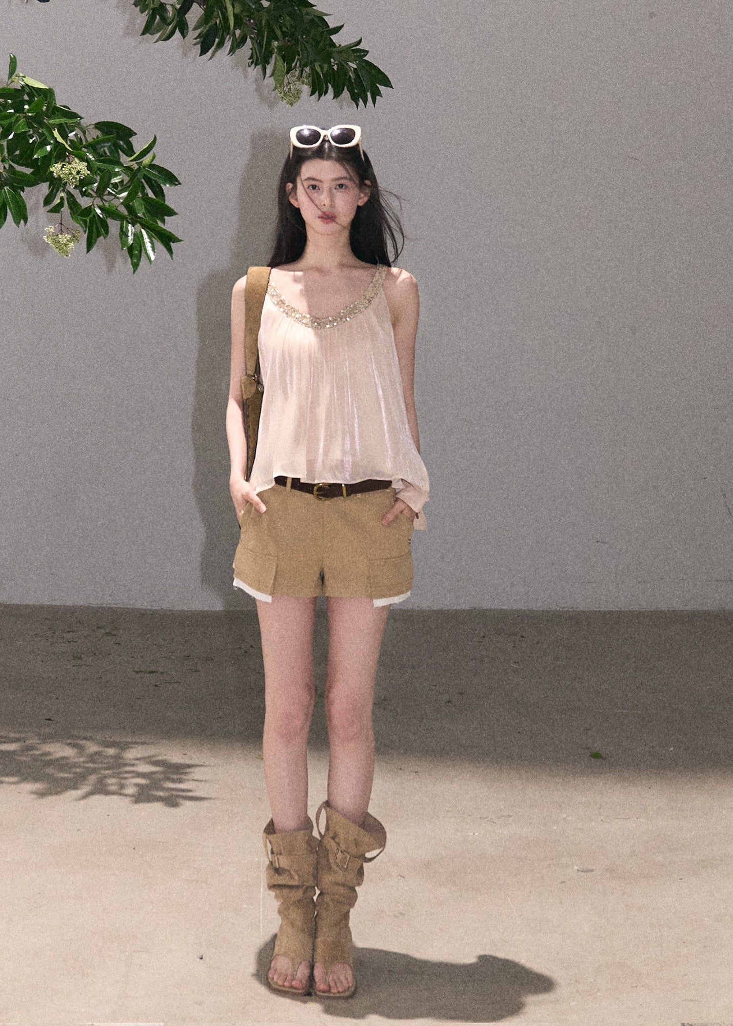 Neutral summer shorts with a relaxed mini fit