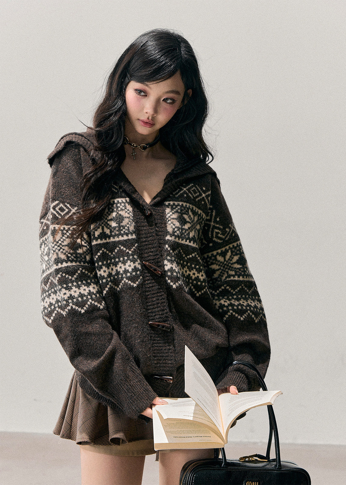AOMALM cardigan, Fair Isle knit sweater, Korean winter cardigan, horn button sweater, Nordic knit jacket, women wool cardigan, winter knitwear women, soft feminine cardigan, Korean aesthetic sweater, vintage knit cardigan, cozy winter top, Fair Isle pattern sweater, layered winter outfit, women knit jacket, autumn winter cardigan, feminine knit top, Korean style knitwear