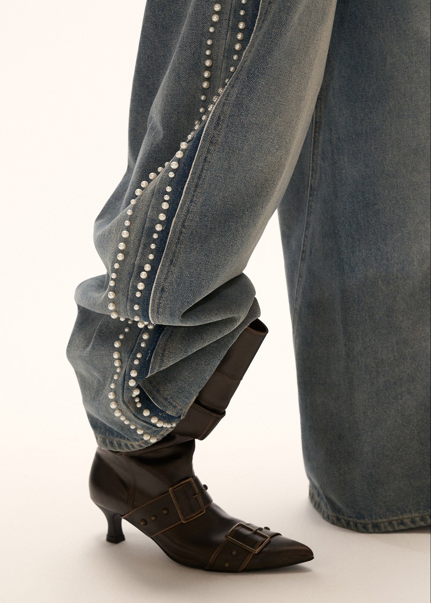 wide leg jeans women, straight jeans women, korean fashion jeans, street style denim, vintage washed jeans, casual outfit women, loose fit jeans women, distressed denim jeans, edgy fashion outfit, everyday denim pants, aesthetic outfit women, retro style jeans, relaxed fit denim, urban style outfit, baggy jeans women, casual chic outfit, fashion forward denim, spring summer jeans, trendy denim outfit, statement jeans women

