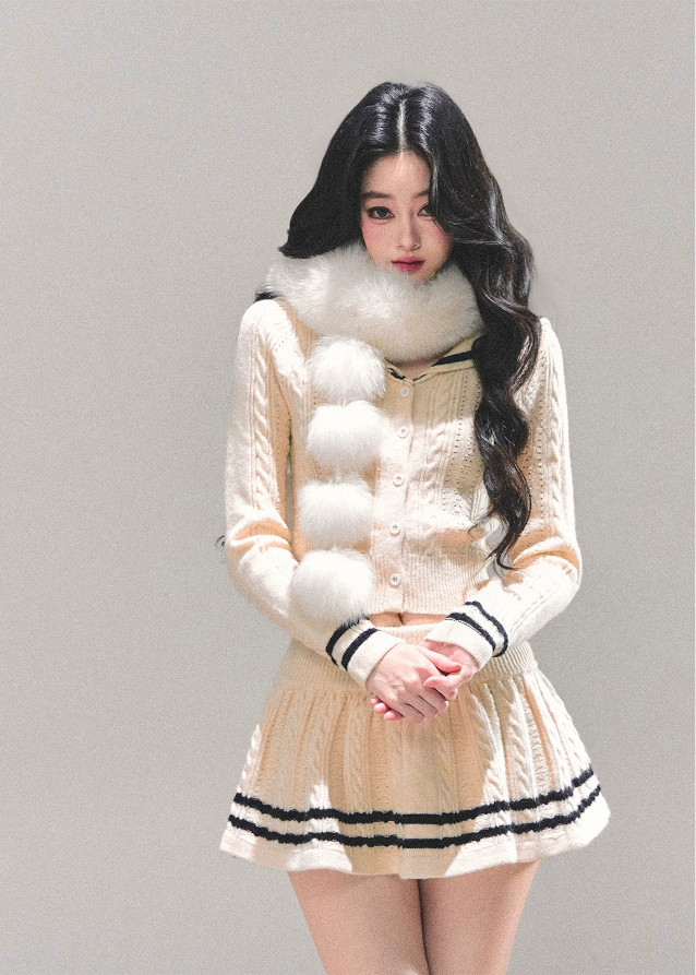 faux fox fur scarf women, pom pom fur collar, winter warm fluffy scarf, french style fur scarf, cold proof plush neck warmer, imitation fox scarf women, fw25 winter accessories, soft girl fur wrap, warm faux fur collar
