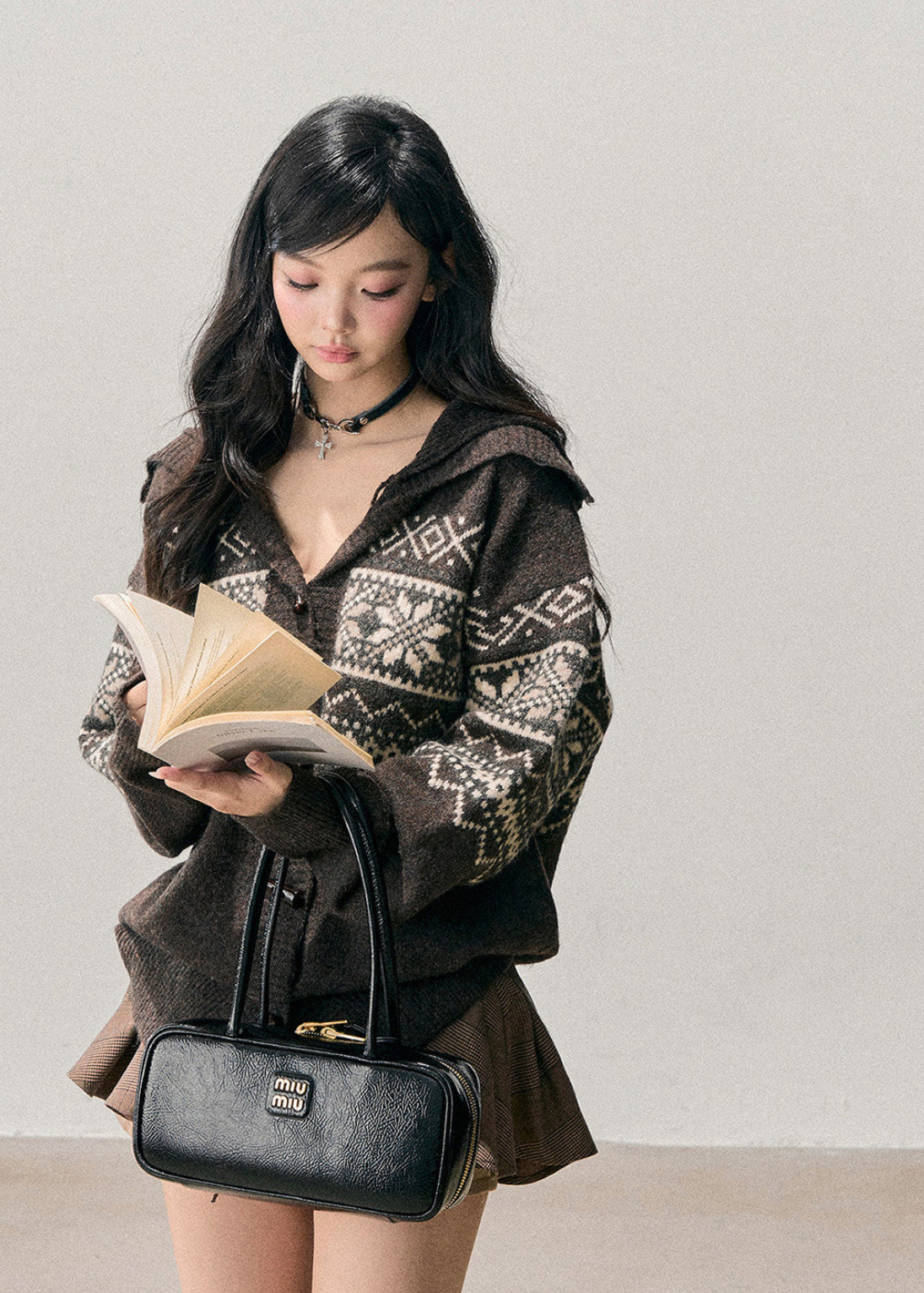 AOMALM cardigan, Fair Isle knit sweater, Korean winter cardigan, horn button sweater, Nordic knit jacket, women wool cardigan, winter knitwear women, soft feminine cardigan, Korean aesthetic sweater, vintage knit cardigan, cozy winter top, Fair Isle pattern sweater, layered winter outfit, women knit jacket, autumn winter cardigan, feminine knit top, Korean style knitwear