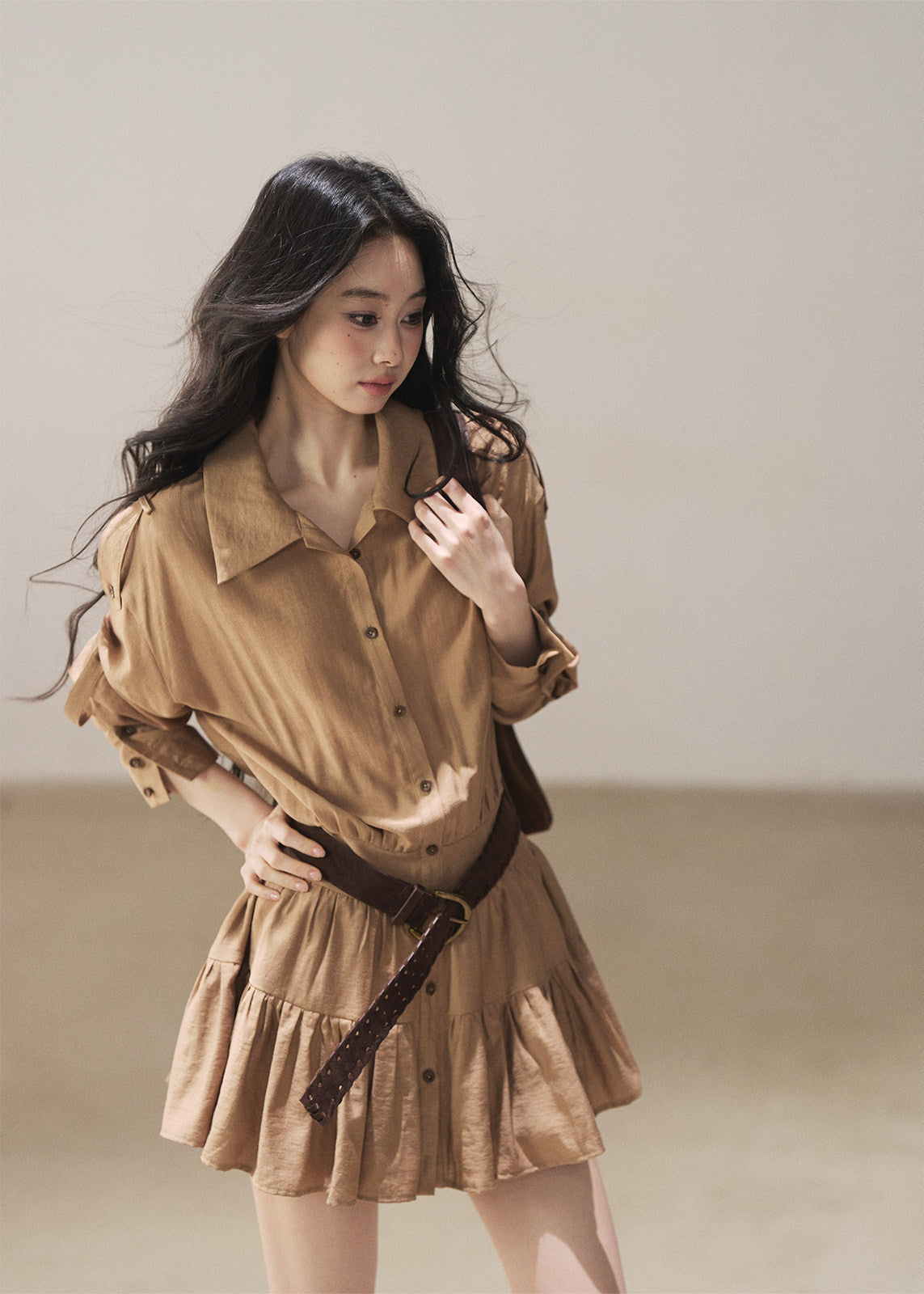 Golden beige lapel dress set with inner shorts