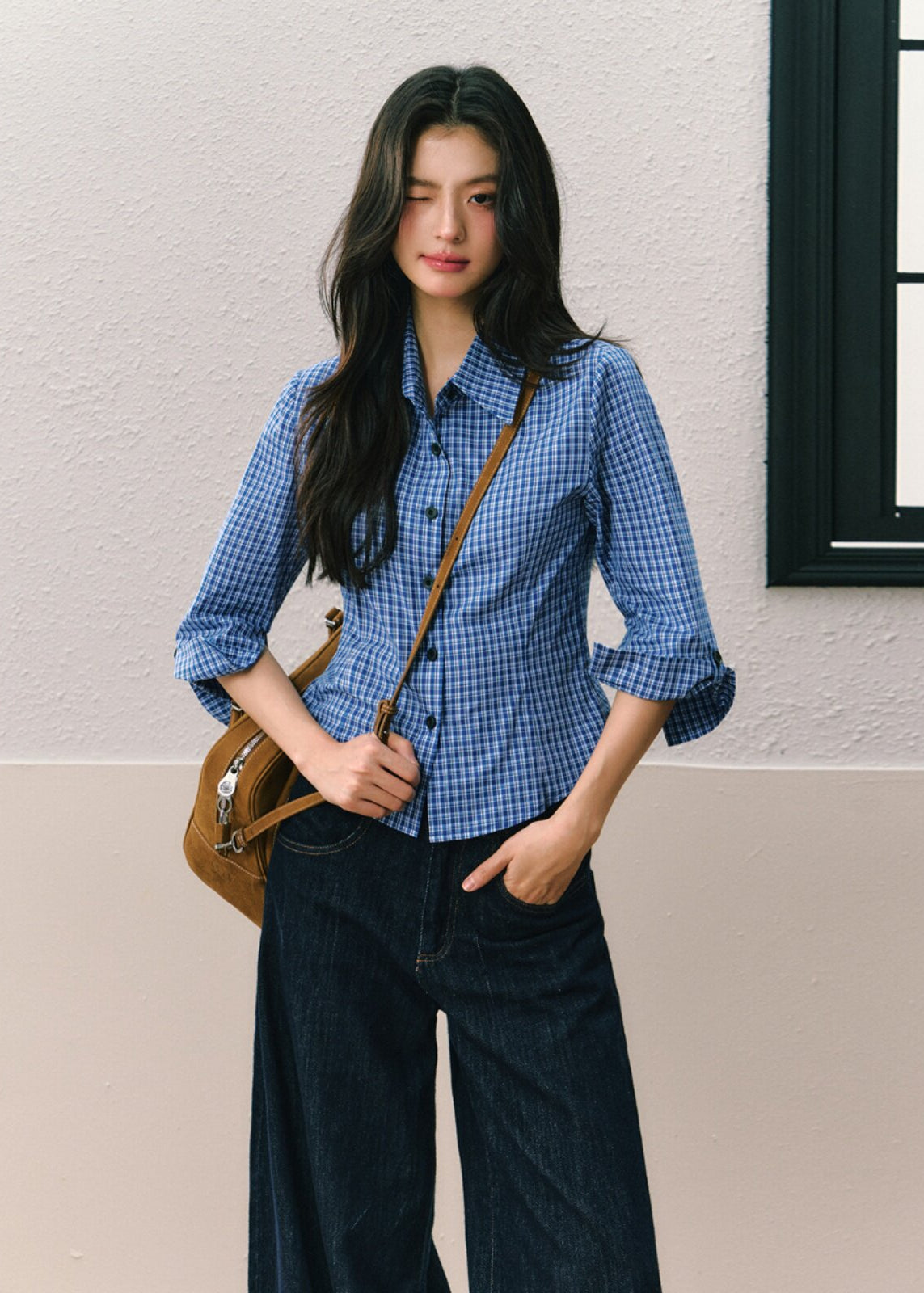 Women’s relaxed dark denim pants with an extra-wide silhouette