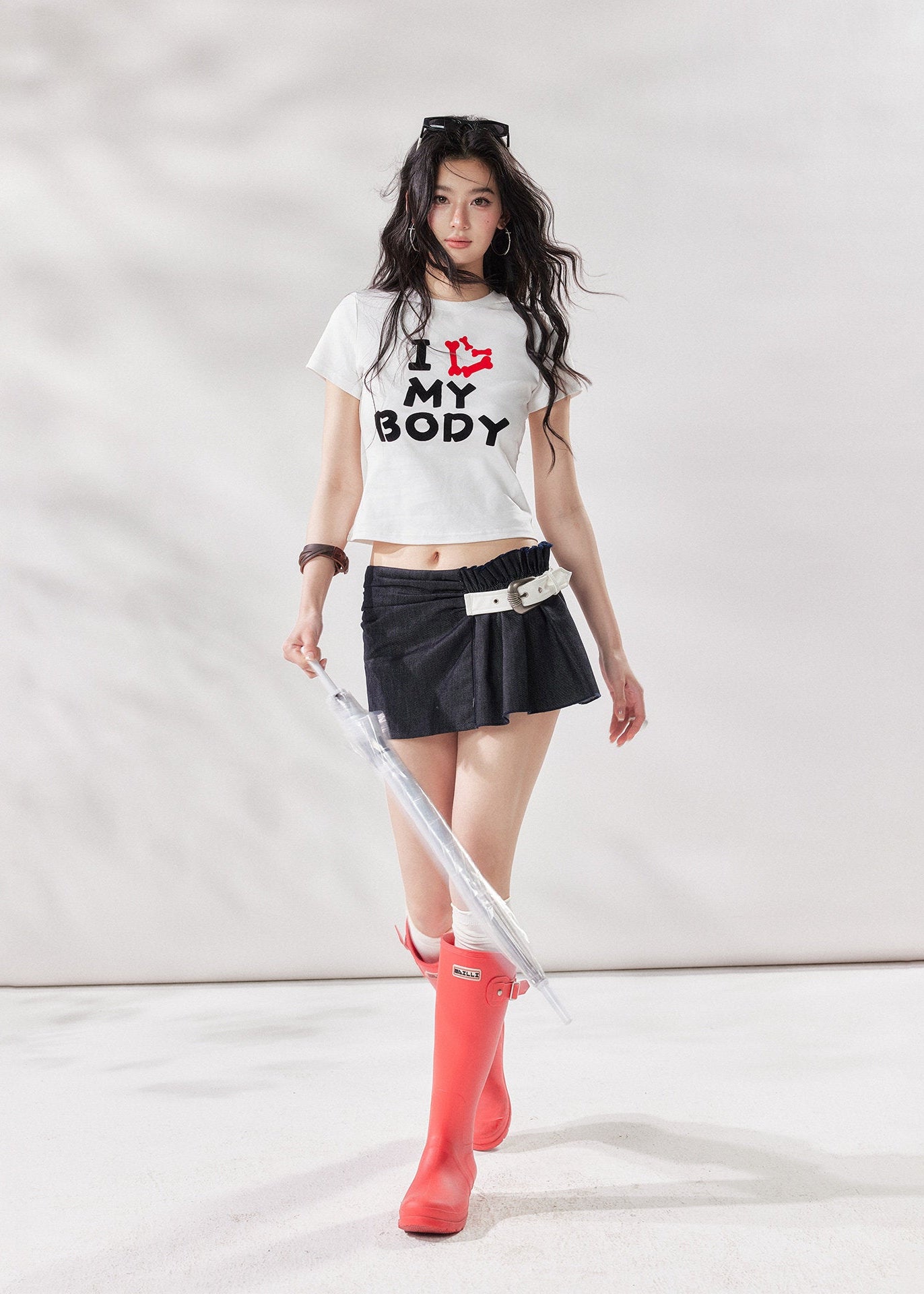 graphic baby tee, cropped t shirt women, letter print t shirt, korean fashion top, summer crop tee, black graphic tee women, white graphic tee women, slim fit t shirt, stylish casual top, cool girl outfit, summer street style top, modern casual tee