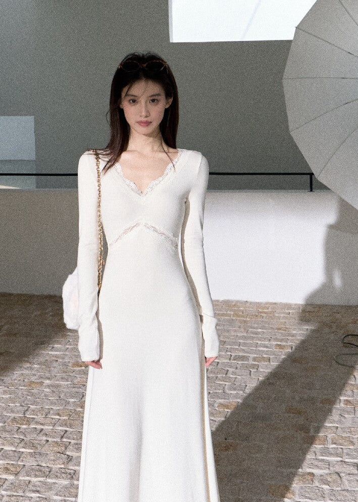 Feminine cream ribbed knit dress with delicate lace trim