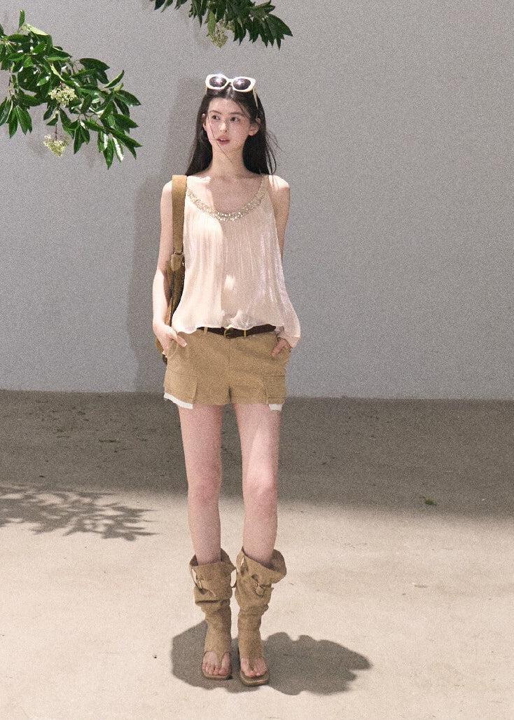 Neutral summer shorts with a relaxed mini fit
