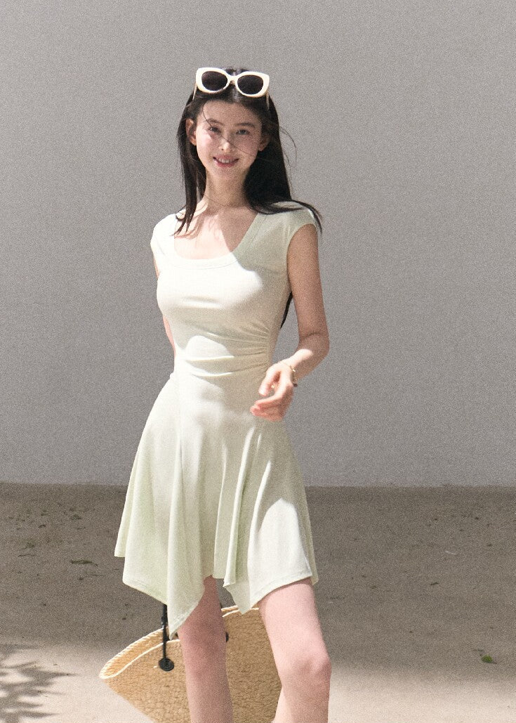 Feminine U-neck dress with waist-defining silhouette