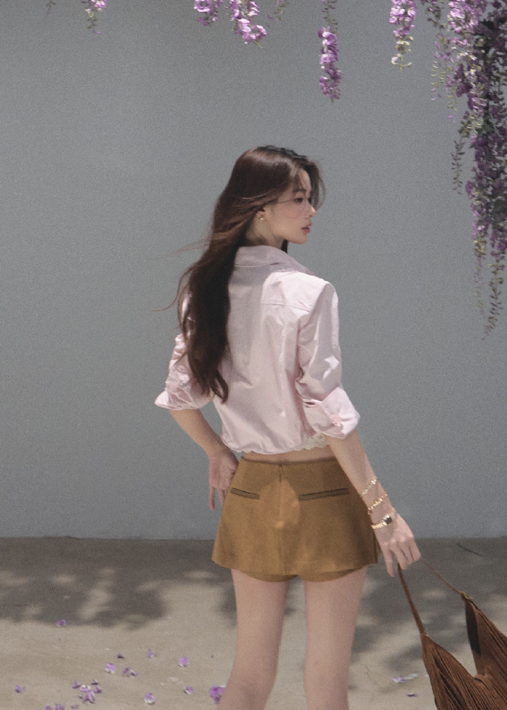 Women’s lilac cotton commuter shirt with a relaxed silhouette