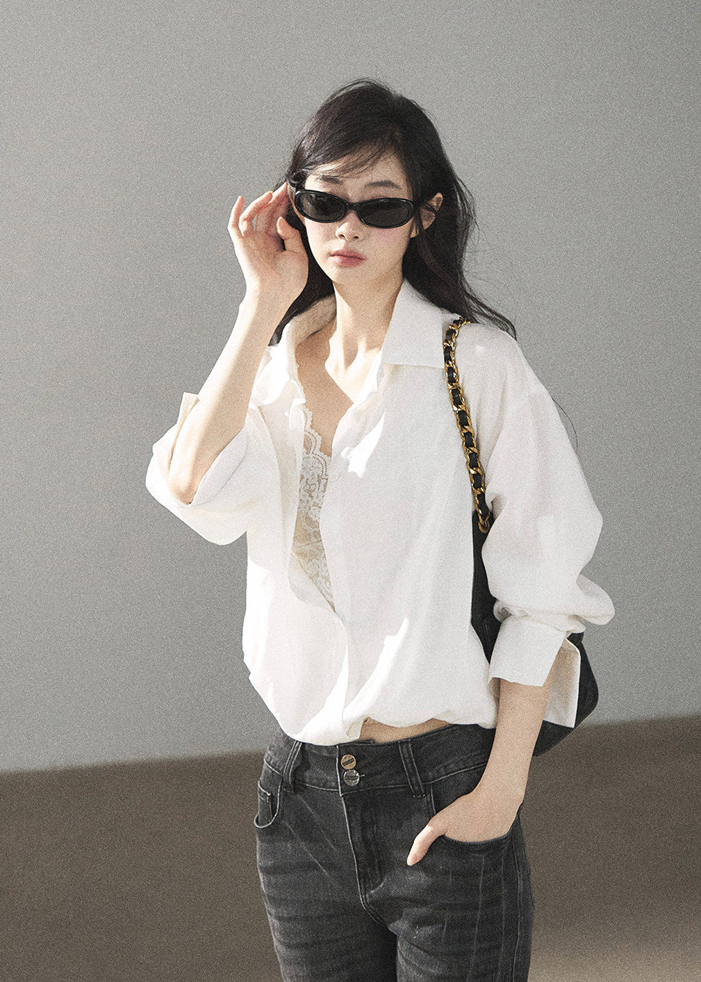 Elegant white commuter shirt with lace front